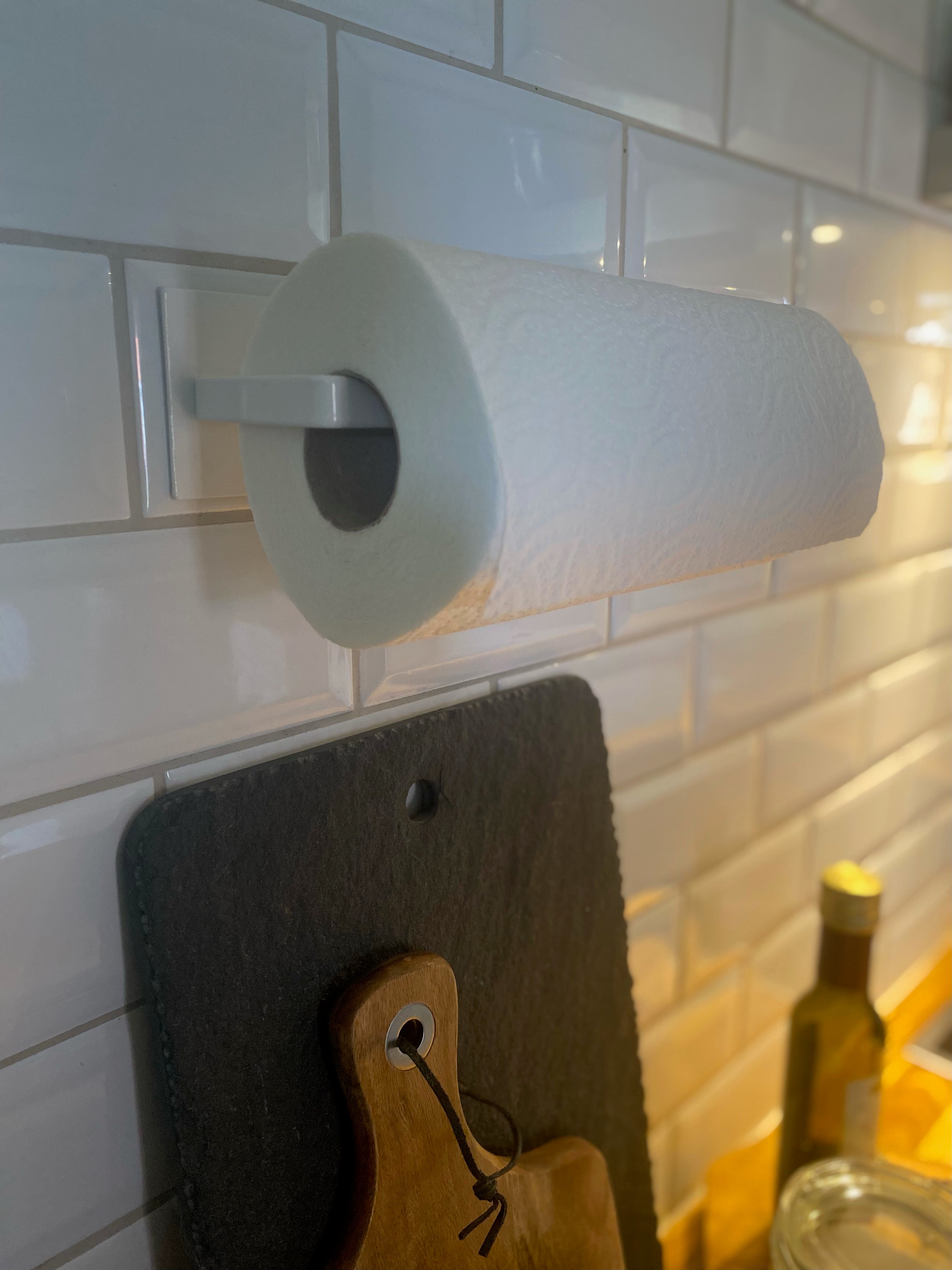 Hushållspappershållare (metall)